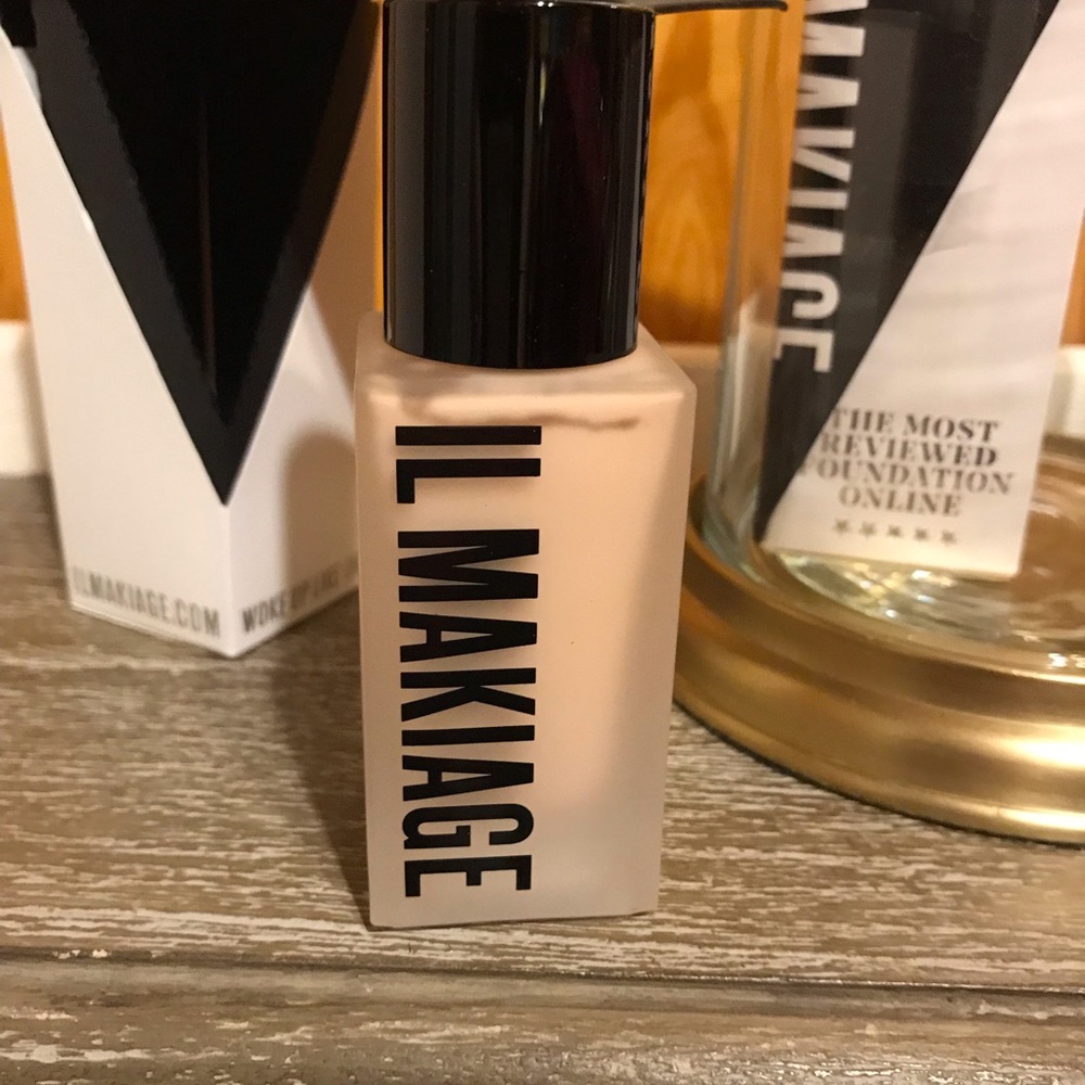 Il Makiage Woke Up Like This 010 New Foundation in Box Full Coverage
